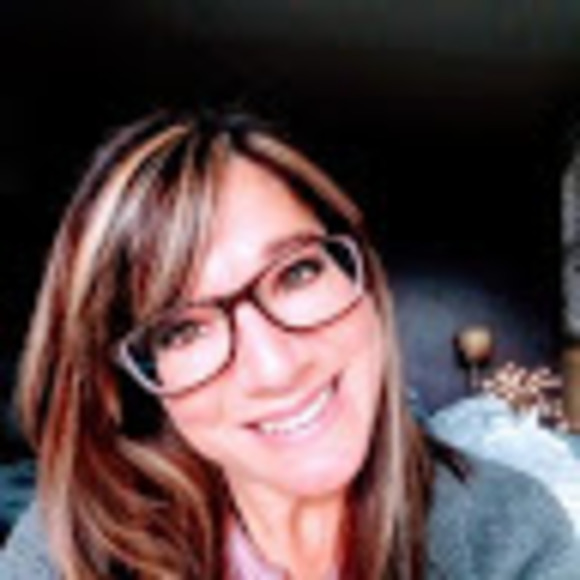 Meet your Posher, Carrie - Picture 1 of 1